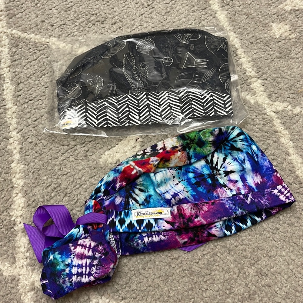 Set of 2 scrub caps, unworn